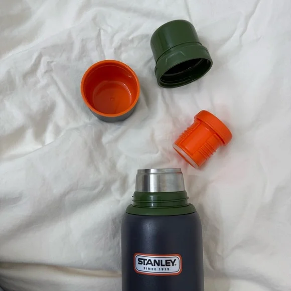 Stanley Outdoor Vacuum Bottle 1.1 quart/946ml - Picture 8 of 15